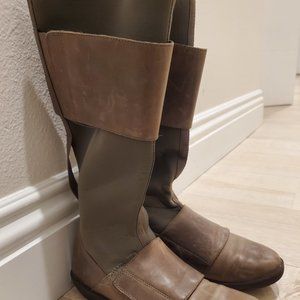 Original Tsubo boots never worn! greyish olive color